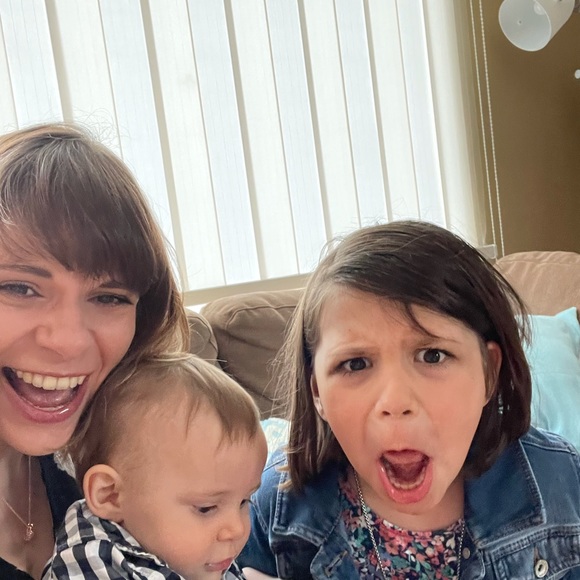 Meet your Posher, Amanda - Picture 3 of 4